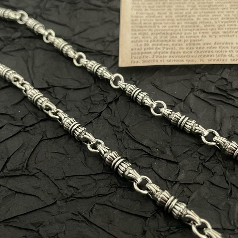 Ch*0me He**ts necklaces